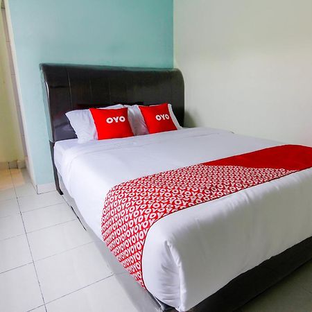 Oyo 3493 Nami House Hotel Medan Buitenkant foto